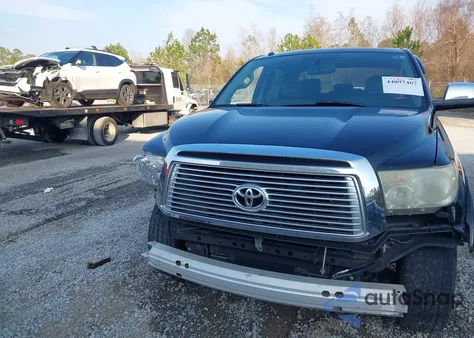 2011 Toyota Tundra Limited 5.7L V8 из США, поврежденный, VIN 5TFFY5F16BX102025